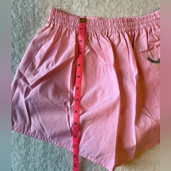 Vintage “C’est joli” brand pink shorts w embroidered flowers, Sz S - Picture 7 of 7